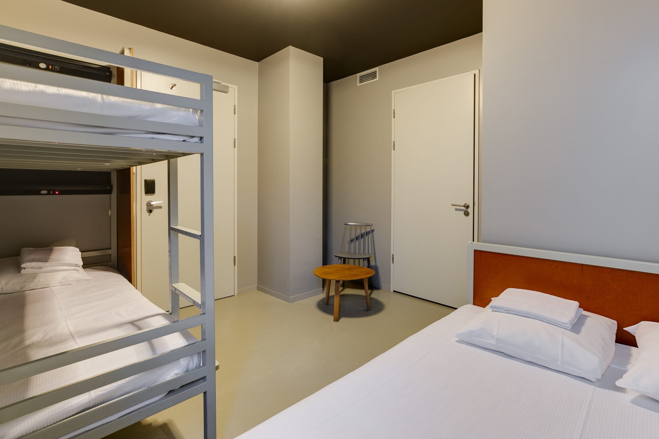 Dorm room with bunk beds at Clinknoord Amsterdam