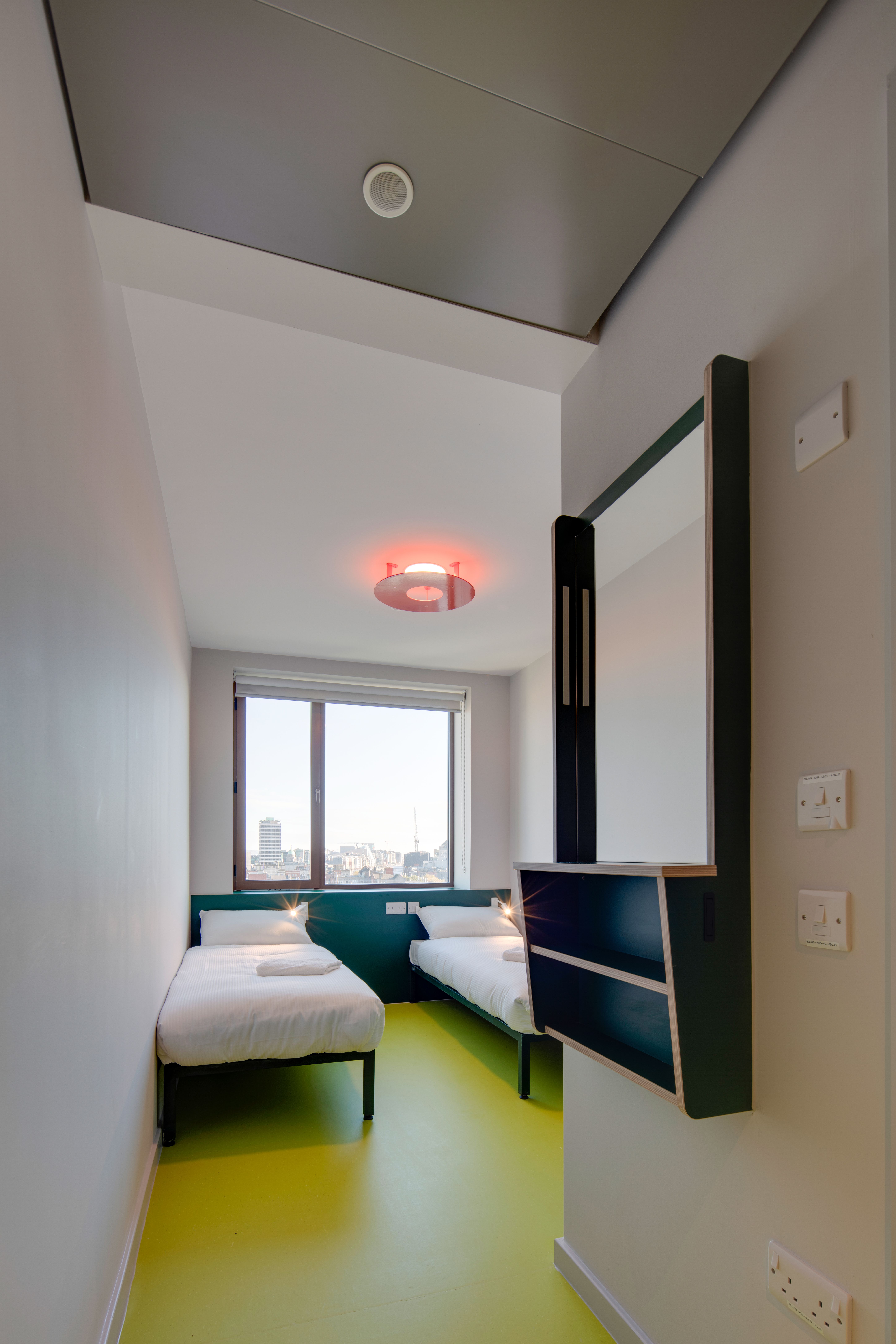 Twin room at Clink Dublin