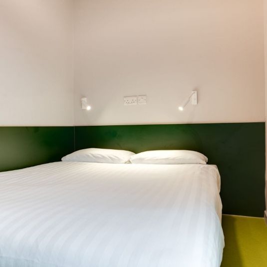 a double room at clink i lar hostel in dublin
