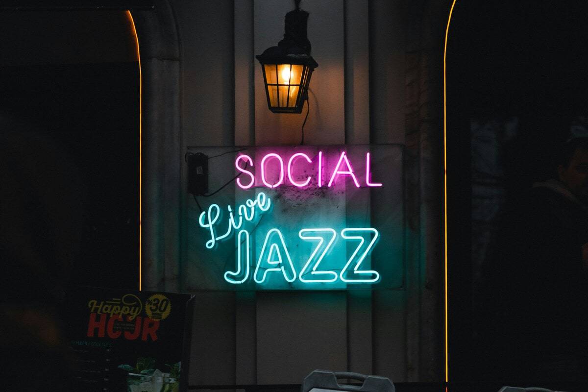 Neon light saying "Social Live Jazz"