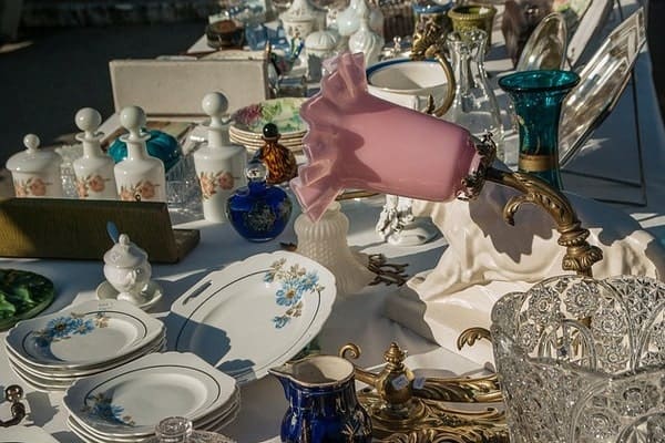 Objects at a flea market