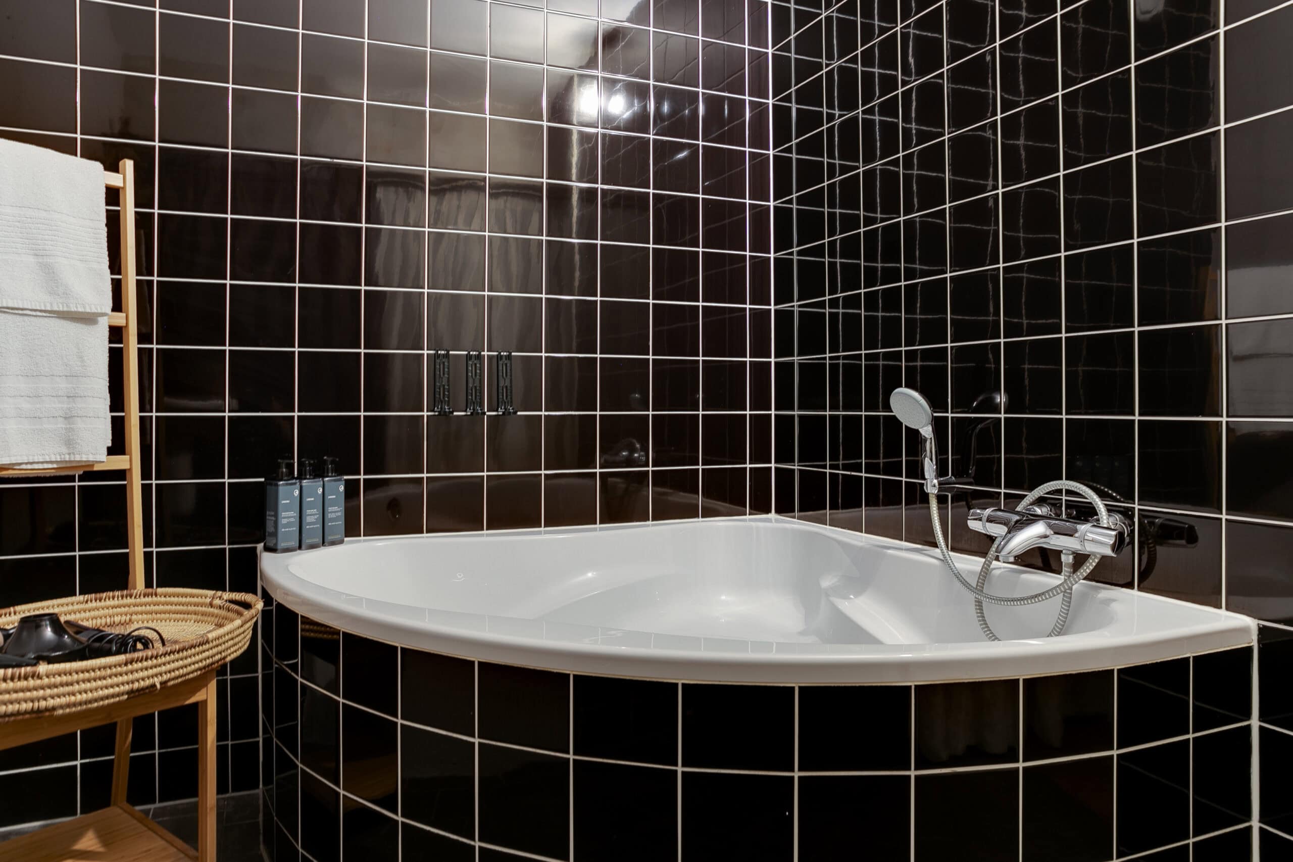 ClinkMama couples suite bathroom