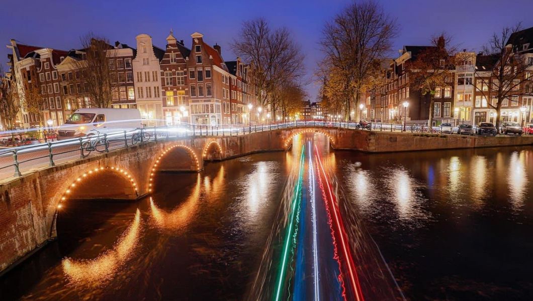 Amsterdam canals at night